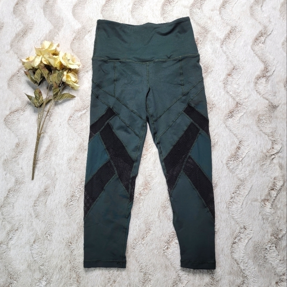ViaMia Forest Green Black Mesh Accent Cropped Leggings Size S‎